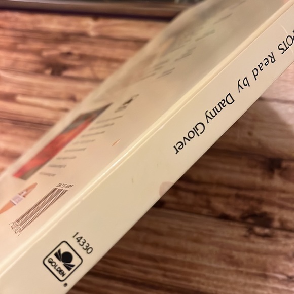 πβ’π¦ β’ DANNY GLOVER x How the Leopardβ¦ ππ¦π - Picture 6 of 10